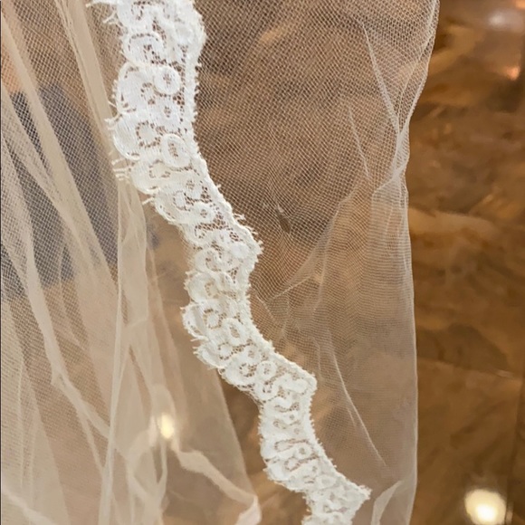 Ivory Lace Edge Veil - Picture 8 of 8